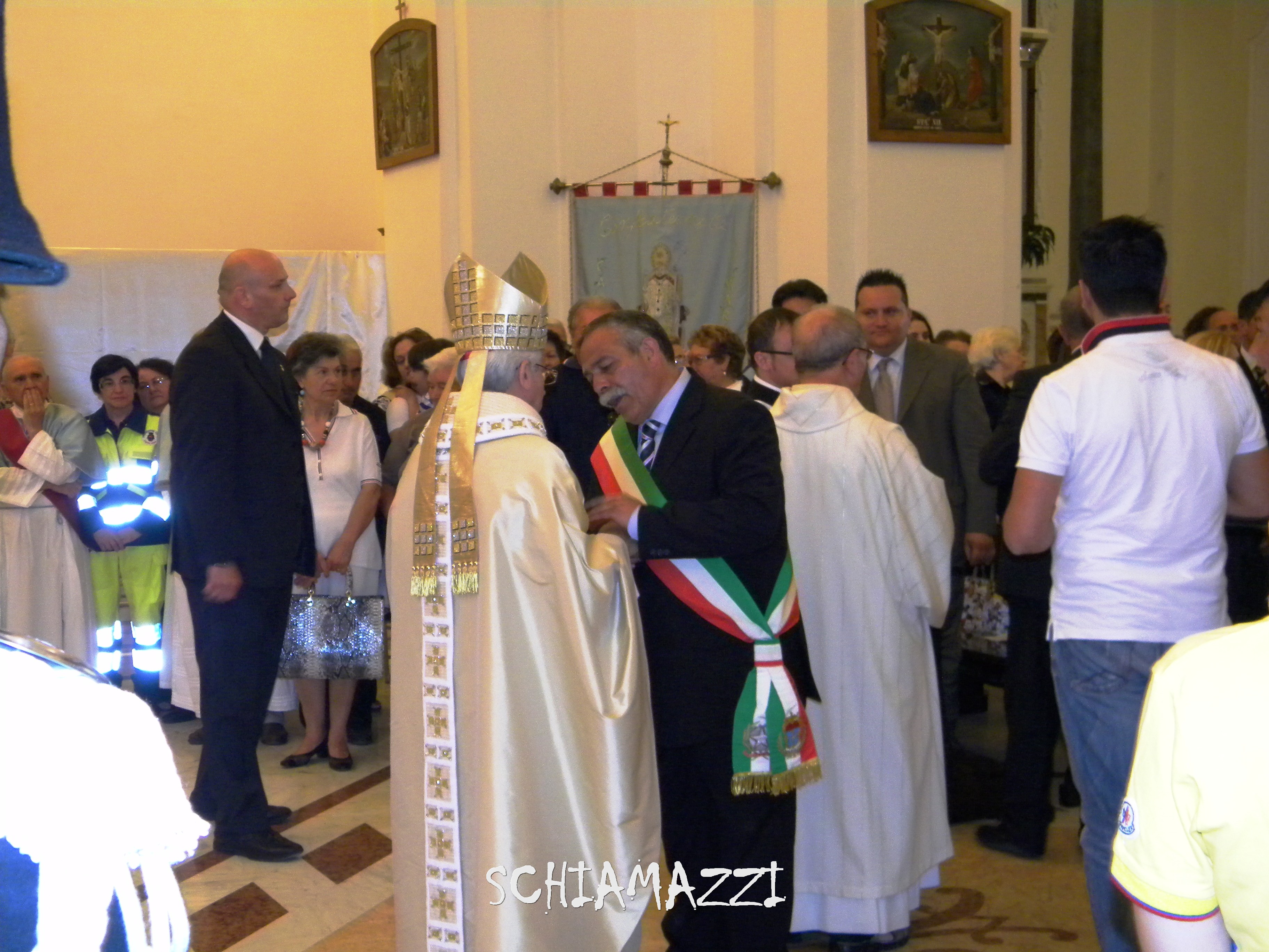Il sindaco Tavaglione saluta il vescovo di Manfredonia