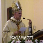 Il cardinale Bertone durante l'omelia