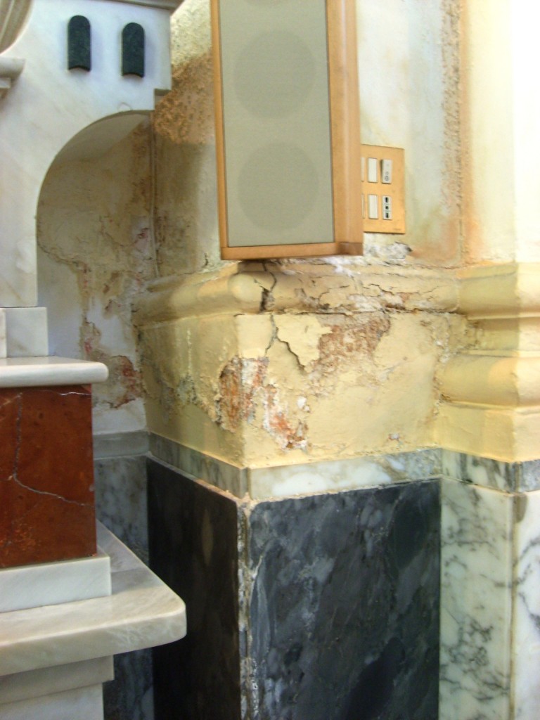 Ex convento, Don Luca: “La chiesa e la parrocchia sono a rischio”