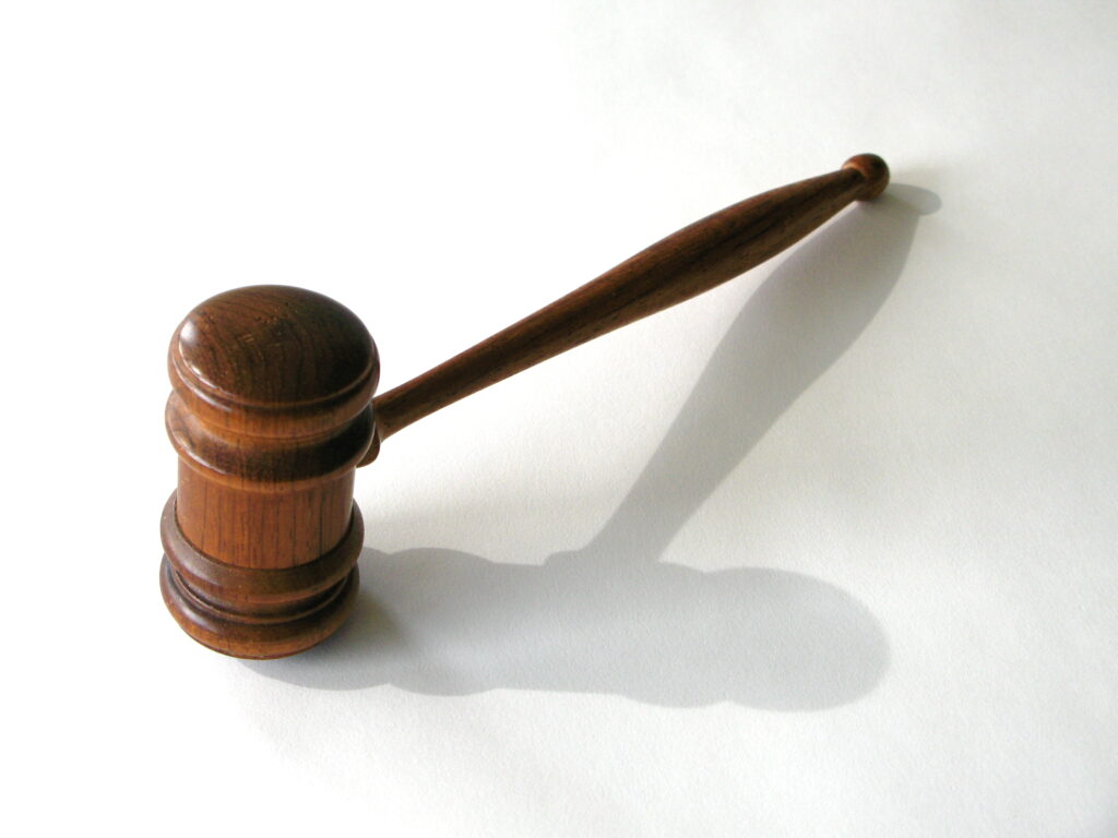 Tribunale, la protesta non si ferma e domani arriva sugli schermi di Rai Uno