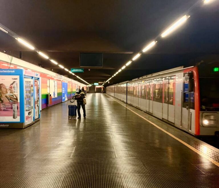 La metro di Milano deserta, foto di Massimiliano Jattoni Dall'Asén